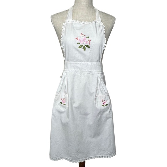 Vintage Other - Embroidered Apron White‎ Floral